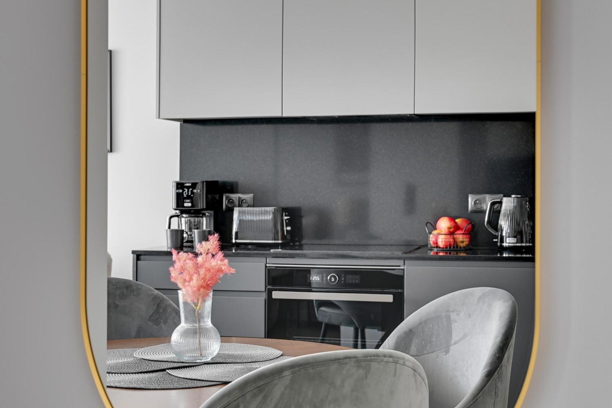 Scala 60K City Center Apartments With Parking By Lion Apartments Gdańsk Eksteriør billede